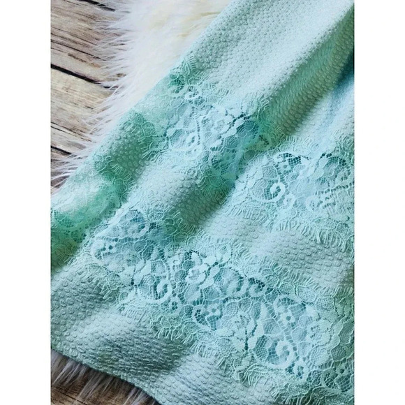 EXPRESS Size 6 Mint Green Zip Front Lace Insert Textured Flare Dress NEW! - Picture 5 of 8
